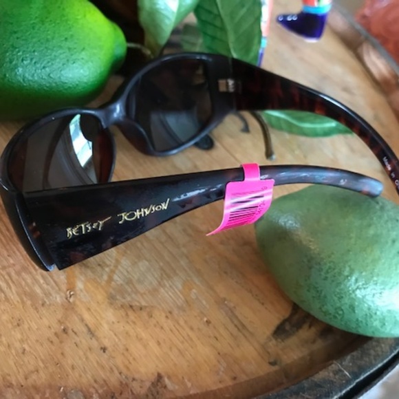 BETSEY JOHNSON Espresso Tortoise  UV Sunglasses 14